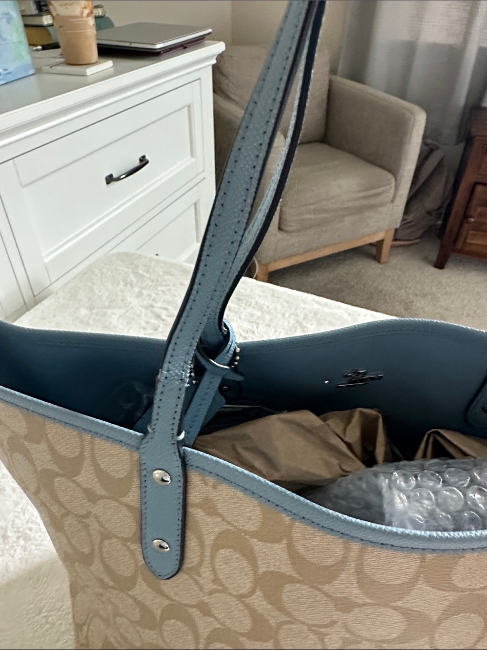 Coach Signature Canvas Tote cream/tan/lt blue w/zipper pouch and keychain tag - Picture 10 of 14